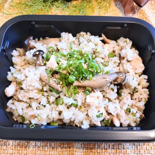 【１食分】ゴマ香るネギ塩炊き込みご飯〈 四万十鶏使用〉(KUMAちゃんカレー＆スイーツショップさん)のメインイメージ