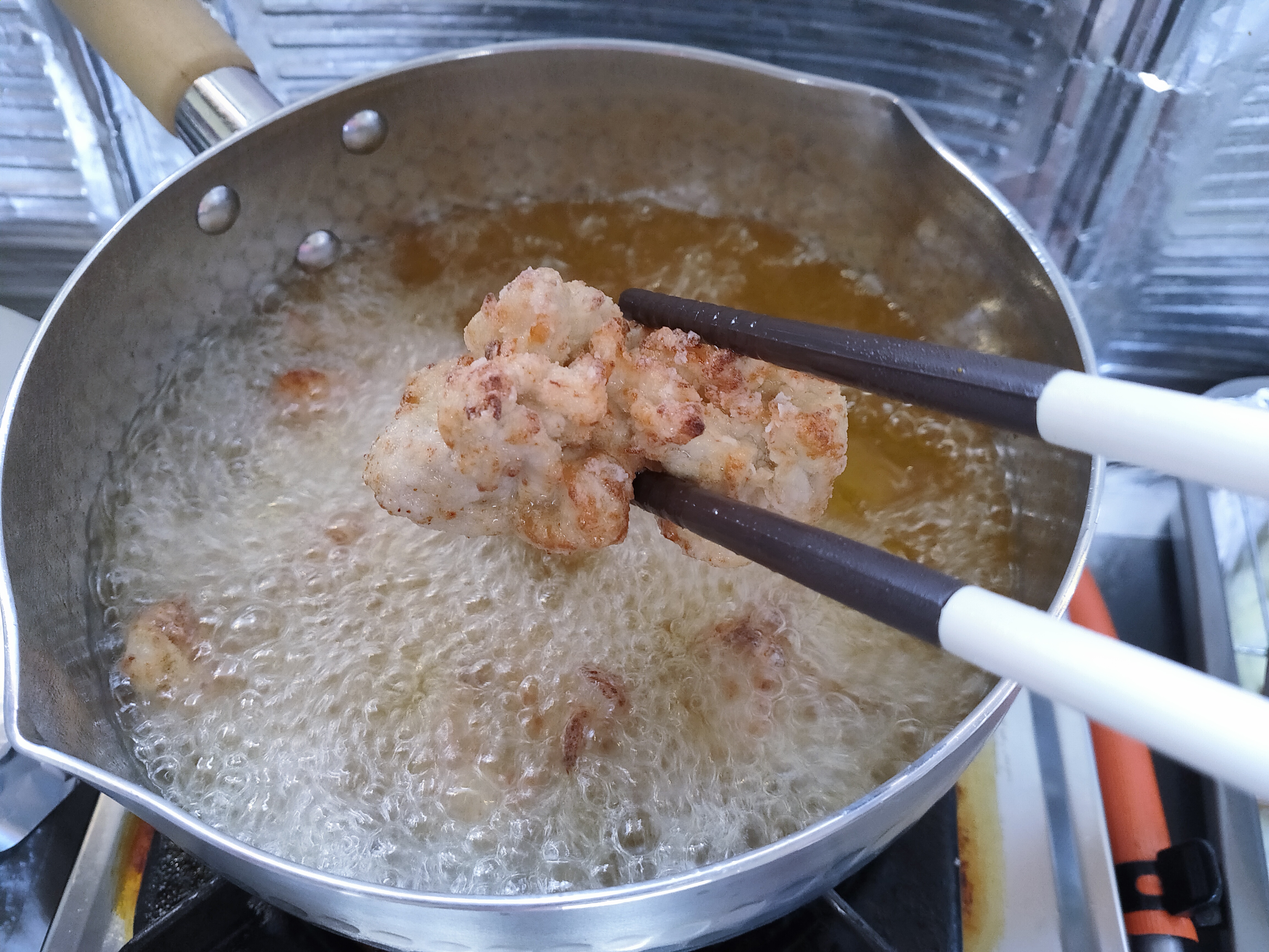 四万十鶏のからあげ カレー屋さんのカレー味 1食セット (170g(5～6個入り)×1) ＜無添加・グルテンフリー＞ 米油使用 レンジで簡単調理(KUMAちゃんカレー＆スイーツショップさん)のメインイメージ