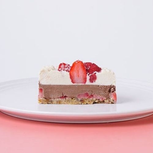 ストロベリーデコレーションrawケーキ(ローケーキ)　rawショコラクリーム × ホイップ　S(Maple Raw -メープル ロー-さん)のメインイメージ