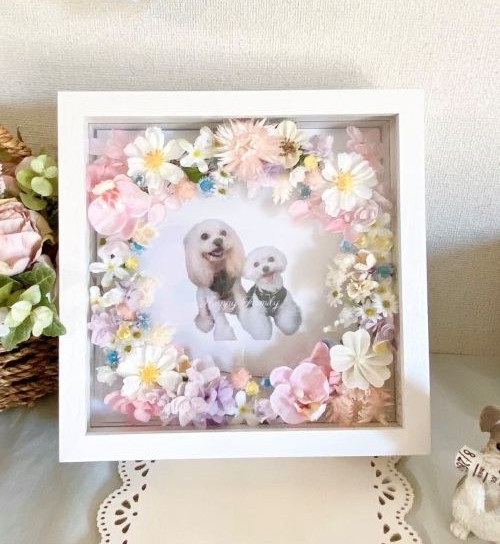 【うちの子フレーム・花ギフト】AR-508 / 21×21×D5㎝/木枠ガラスフレーム/写真・お名前・メッセージ入(フルールちよさん)のメインイメージ