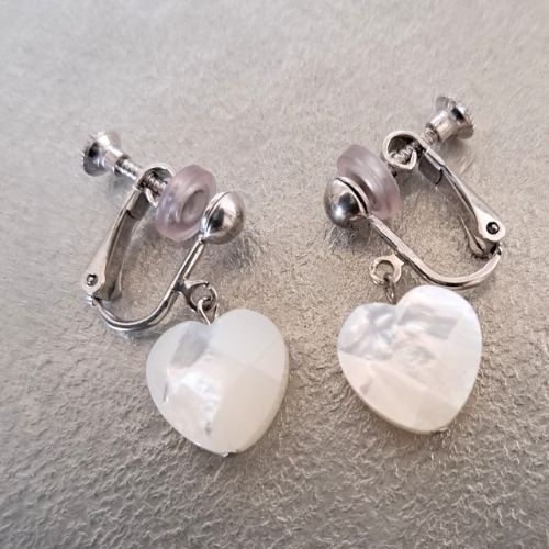 【Heart】ハート 型マザーオブパールイヤリング　MER706(unupli jewelryさん)のメインイメージ