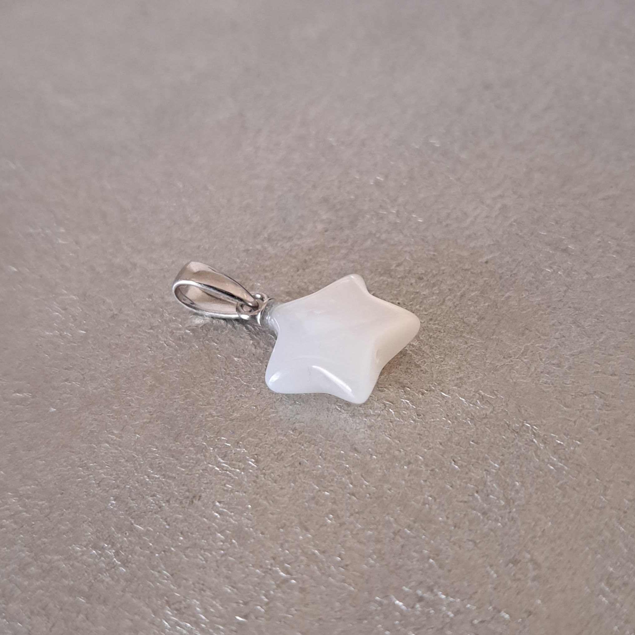 【STAR】星型マザーオブパールペンダントトップ　MPH703(unupli jewelry ‐ウヌプリ ジュエリー‐さん)のメインイメージ
