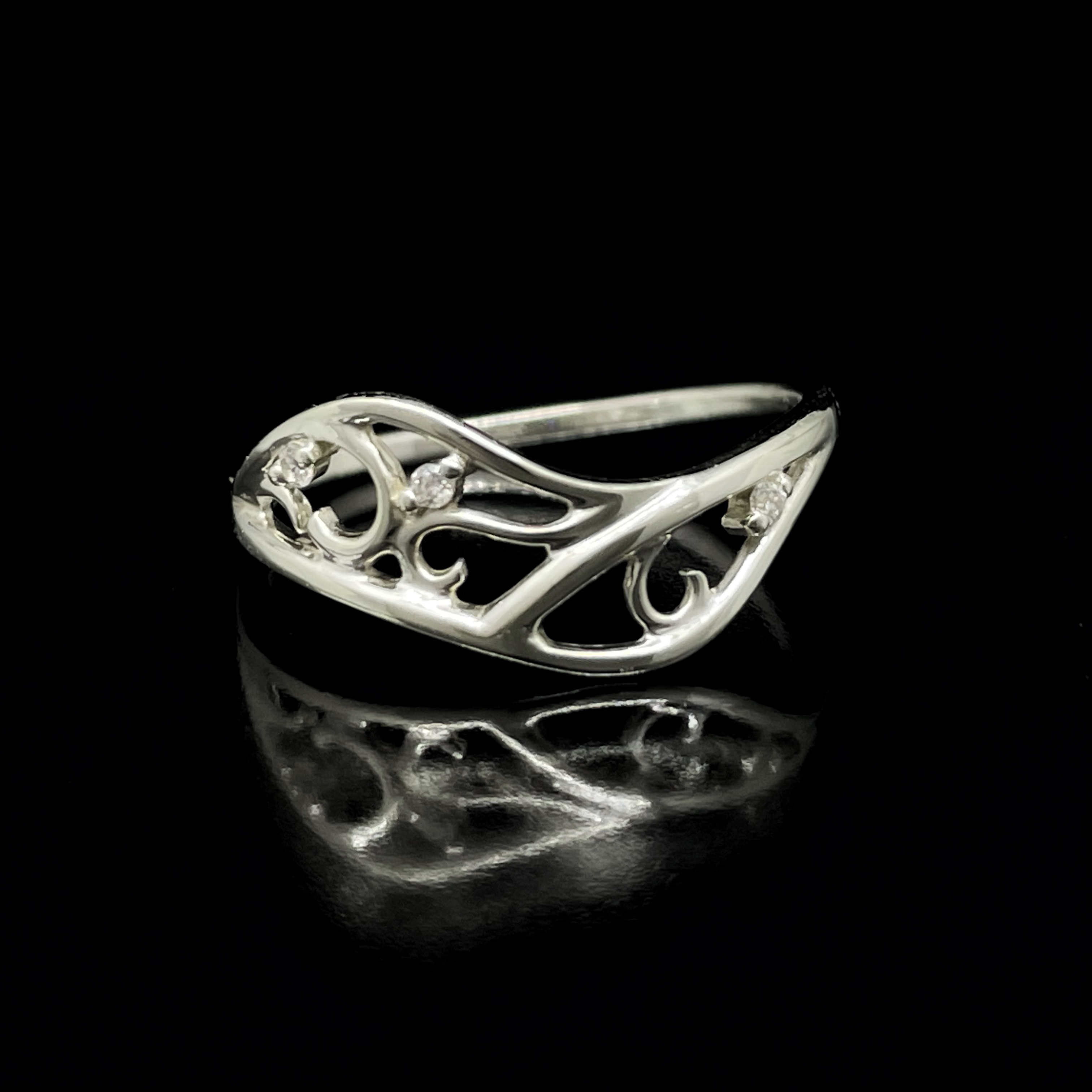 【8号〜14号】3stone IVY Ring　3ストーンアイビーリング　シルバーリング(Studio Tinkerさん)のメインイメージ