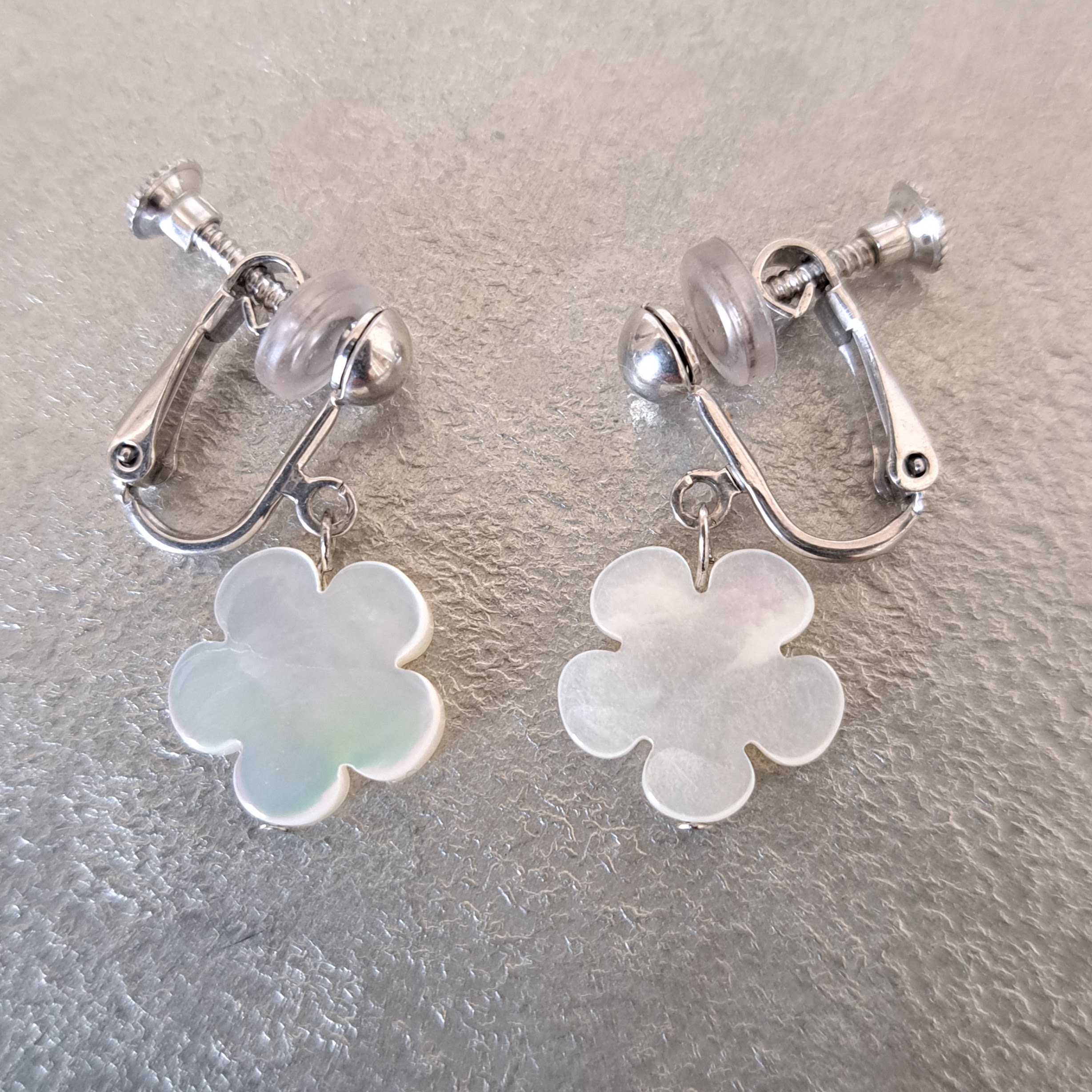 Flower】花型マザーオブパールイヤリング MER704(unupli jewelry