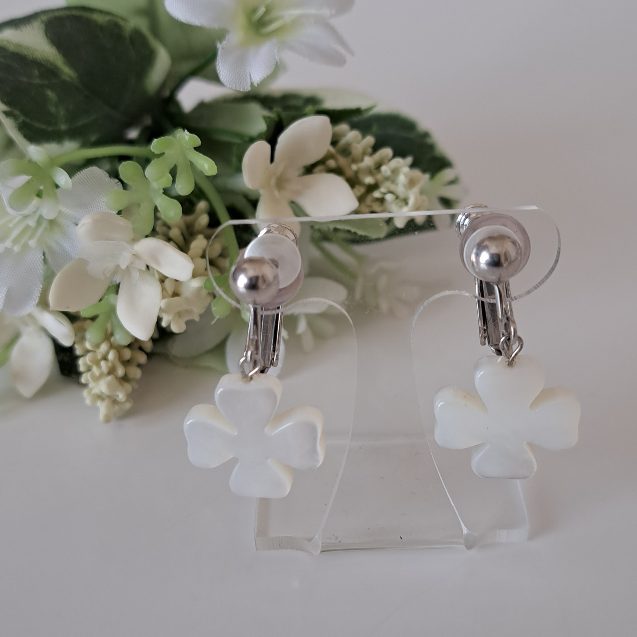 【Clover】クローバー型マザーオブパールイヤリング　MER705(unupli jewelry ‐ウヌプリ ジュエリー‐さん)のメインイメージ