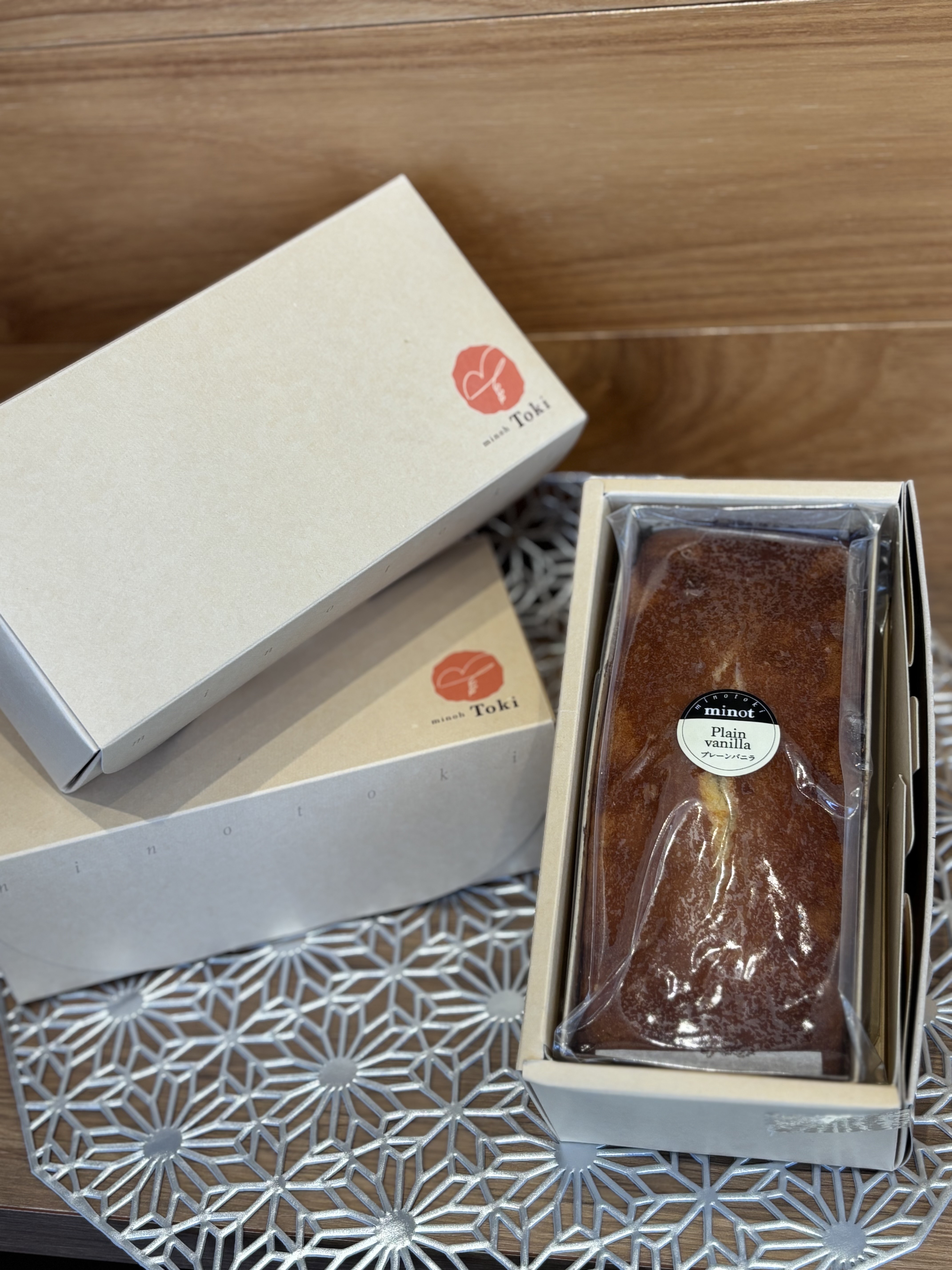 オリジナル焼き菓子 minot (ミノット) 　いちじくアーモンド （箱入り１本）(箕面 時さん)のメインイメージ