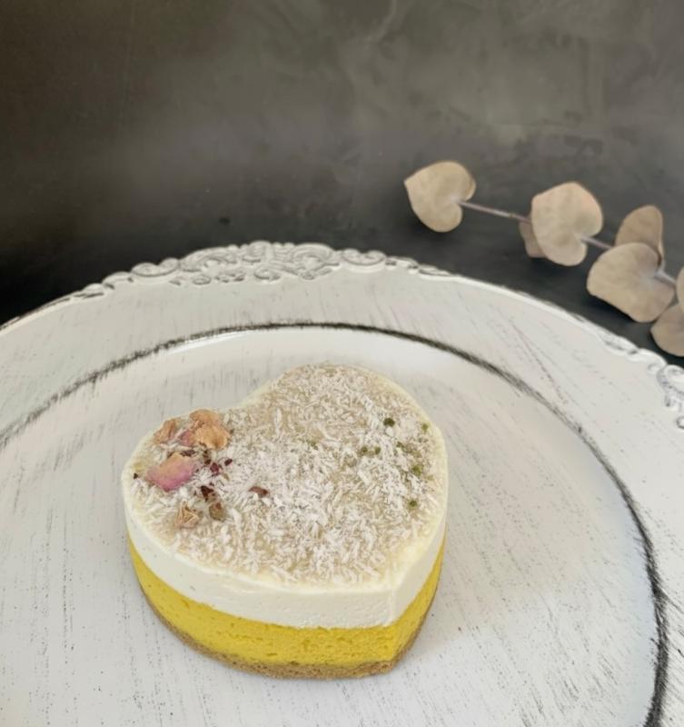 ハートのスノーホワイトショコラrawケーキ　9cm(1〜2名分)　ヴィーガンスイーツ　ローケーキ　母の日におすすめ☆(Maple Raw -メープル ロー-さん)のメインイメージ