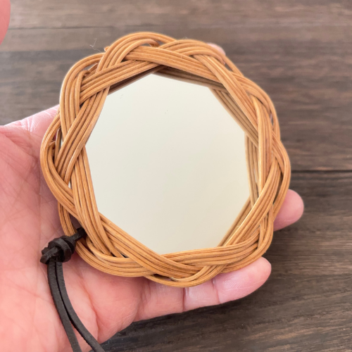 【母の日におすすめ】 ラタン珈琲染めミニミラー(toAmu_rattan ‐トウアムラタン‐さん)のメインイメージ