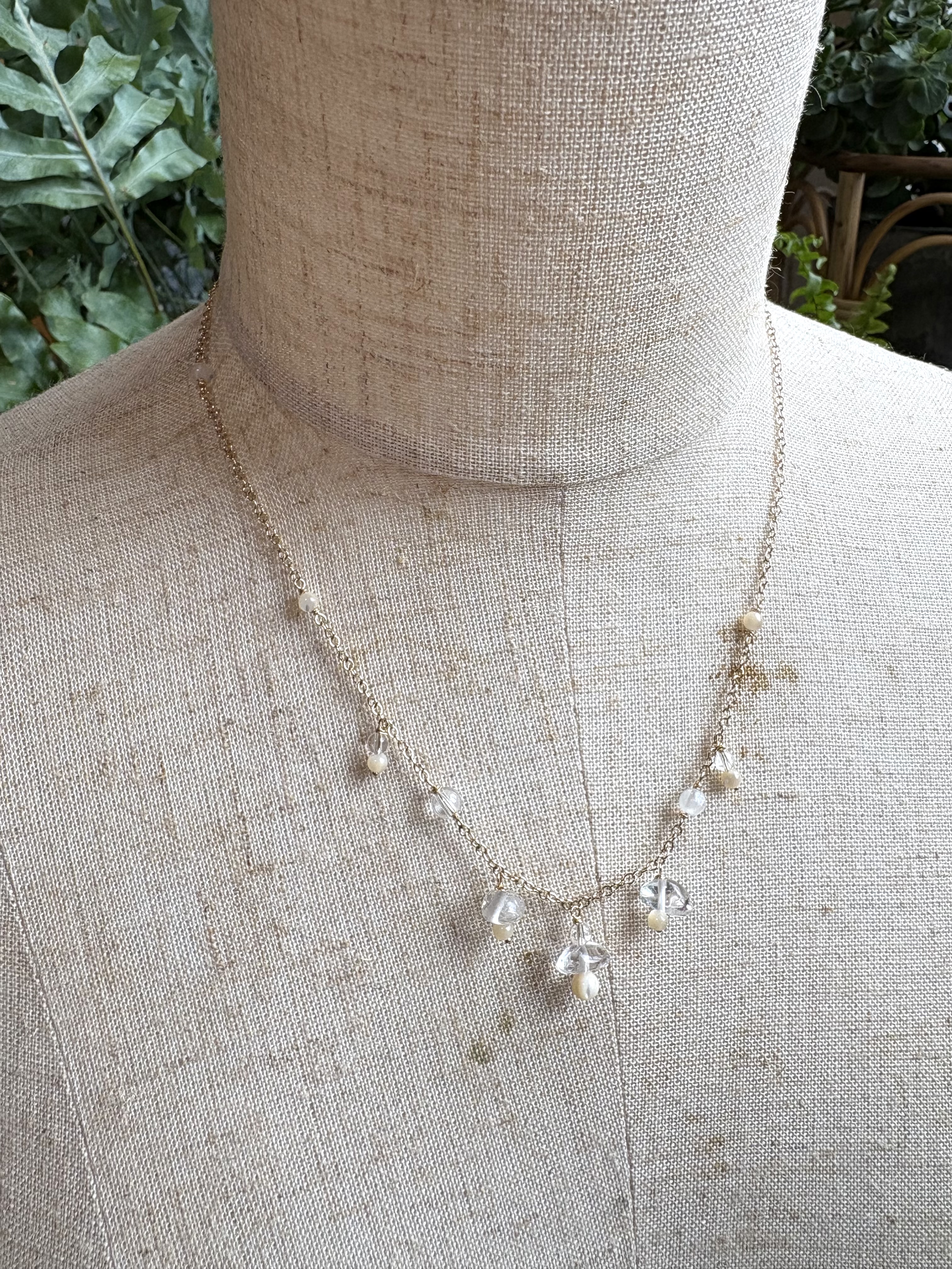 水晶、マザーオブパール、14kgf 40cmチェーンネックレス(nana＆jewelsさん)のメインイメージ