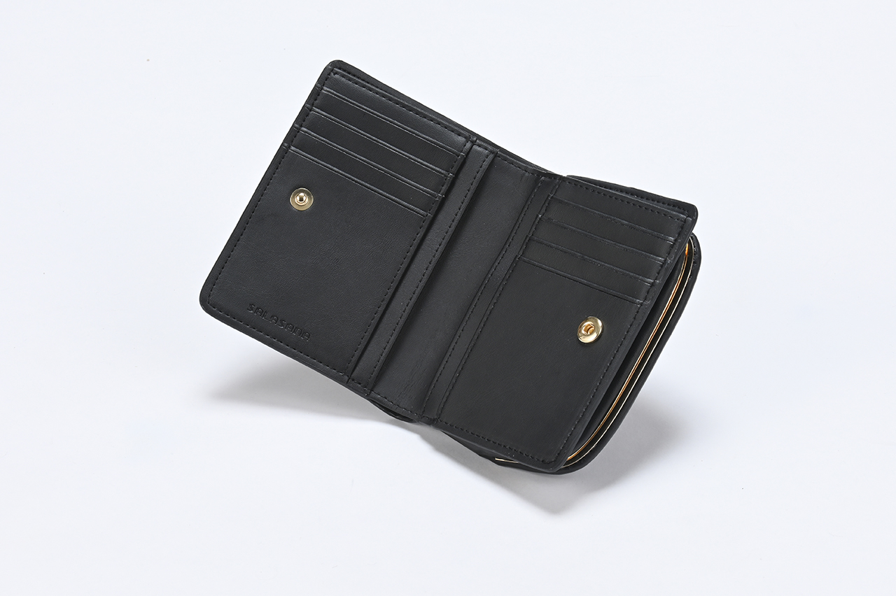 二つ折り財布　廃棄リンゴからうまれたサステナブル素材“アップルレザー”使用(SALASANAさん)のメインイメージ