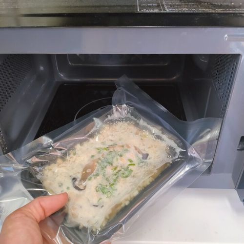 【５食セット】ゴマ香るネギ塩炊き込みご飯〈 四万十鶏使用〉(KUMAちゃんカレー＆スイーツショップさん)のメインイメージ