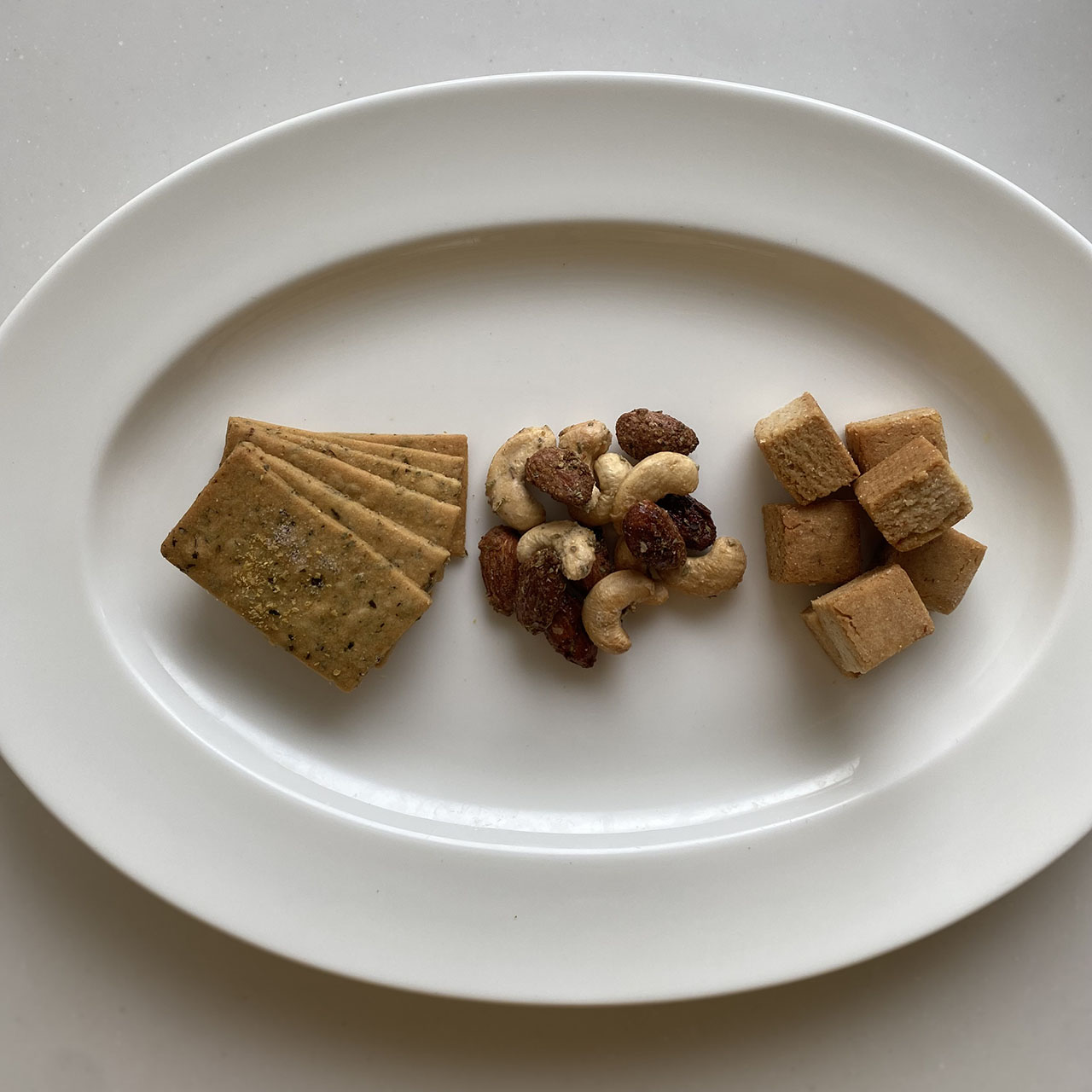 大人のおつまみ缶　スパイスナッツ＆クラッカー3種セット(Hocoluさん)のメインイメージ