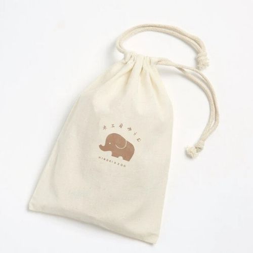 ひのきの動物園（コットン巾着セット）　名入れ複数＋ギフトラッピング(木工房ゆうむさん)のメインイメージ
