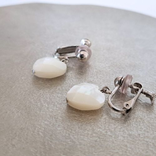 【Heart】ハート 型マザーオブパールイヤリング　MER706(unupli jewelryさん)のメインイメージ