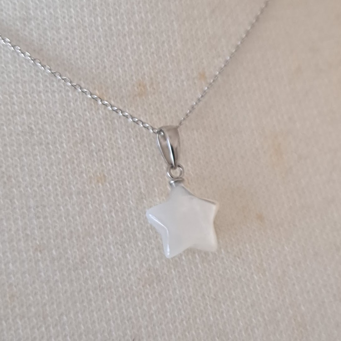 【STAR】星型マザーオブパールペンダントトップ　MPH703(unupli jewelry ‐ウヌプリ ジュエリー‐さん)のメインイメージ