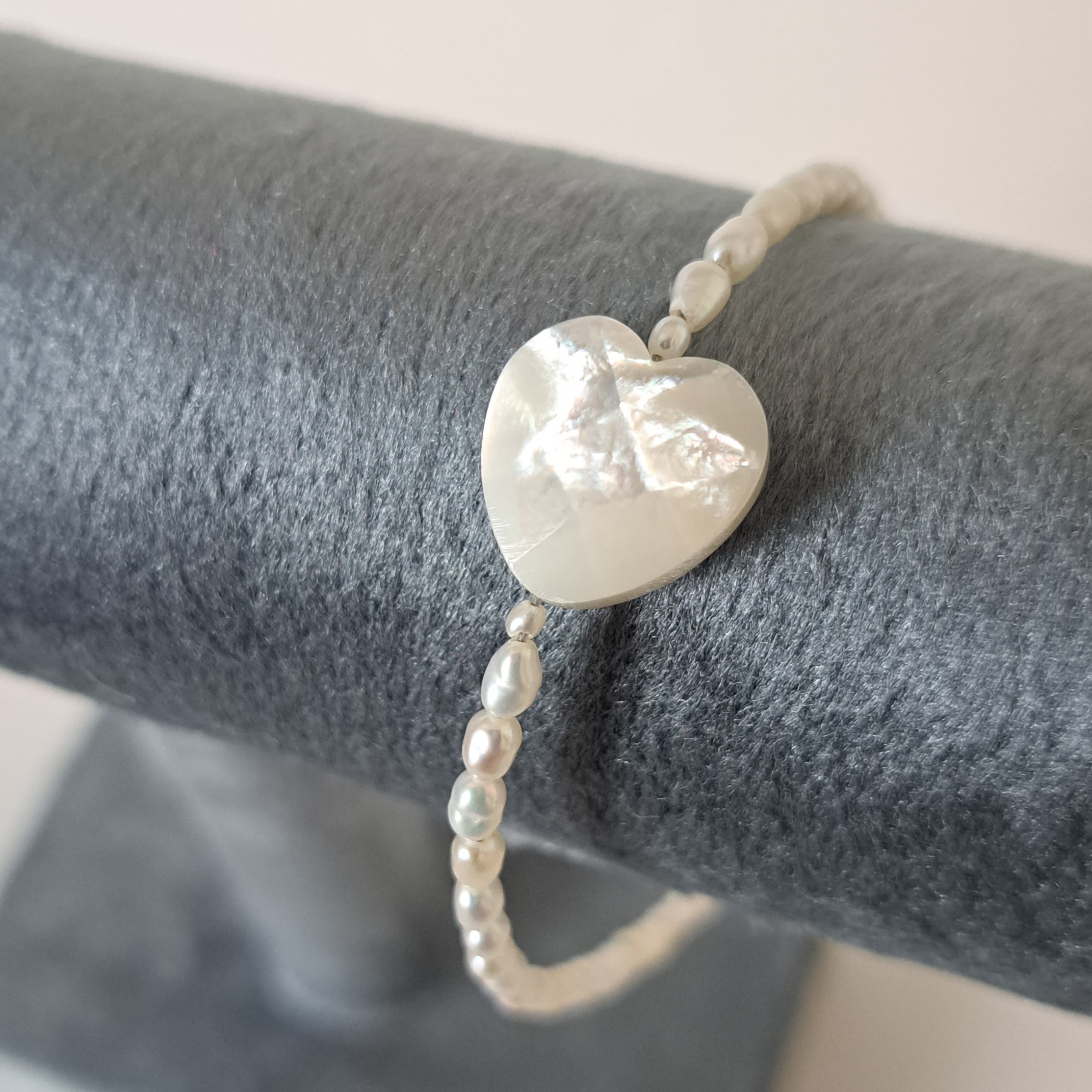 【Heart】ハート 型マザーオブパール×淡水パールブレスレット　MBL706(unupli jewelryさん)のメインイメージ