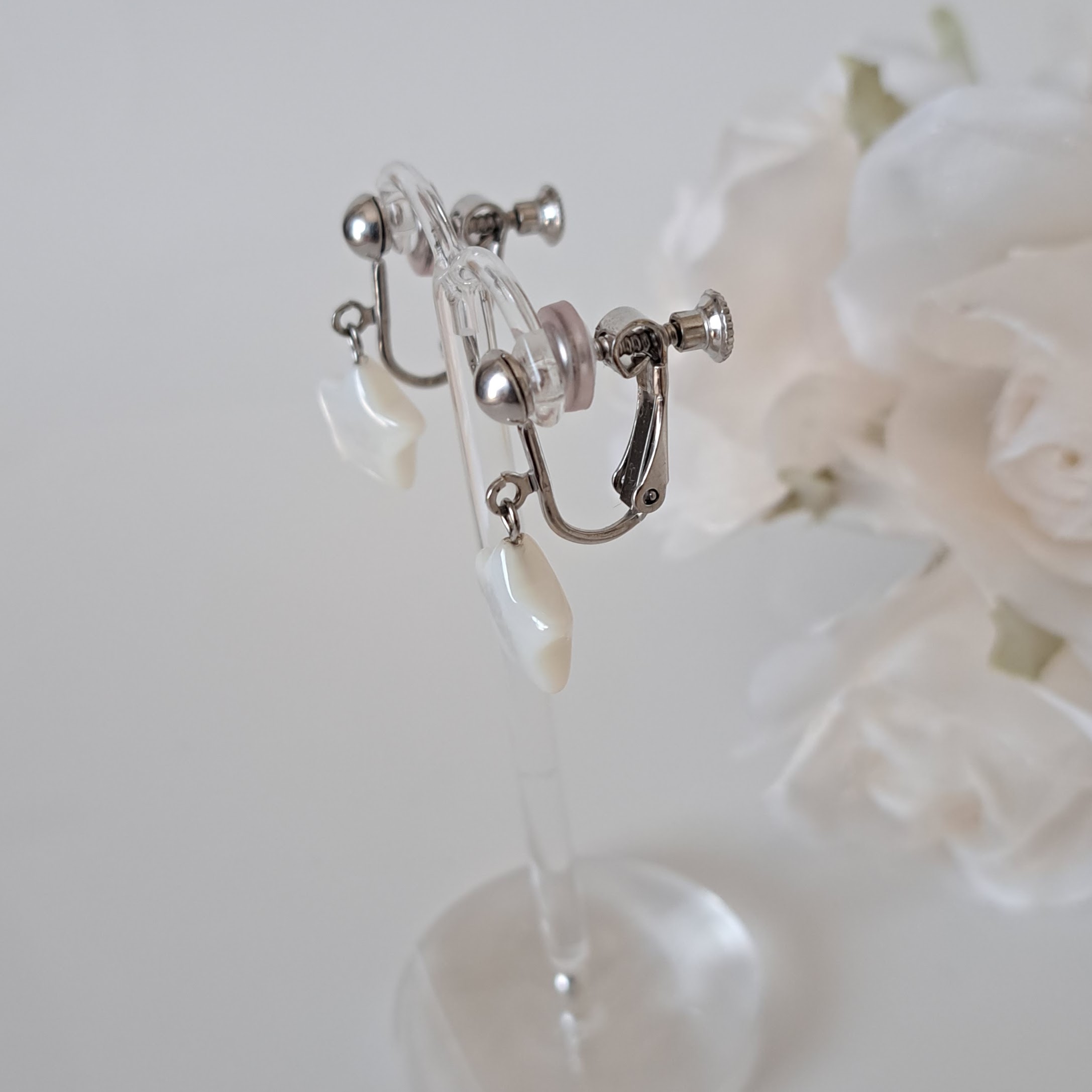 【STAR】星型マザーオブパールイヤリング　MER703(unupli jewelry ‐ウヌプリ ジュエリー‐さん)のメインイメージ