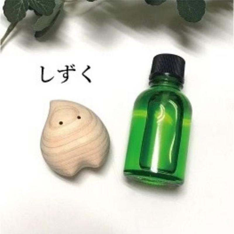 ひのきの妖精 ひのここギフト　カーアロマ　ヒノキ製木箱入り　しずく　消臭効果抜群(木工房ゆうむさん)のメインイメージ