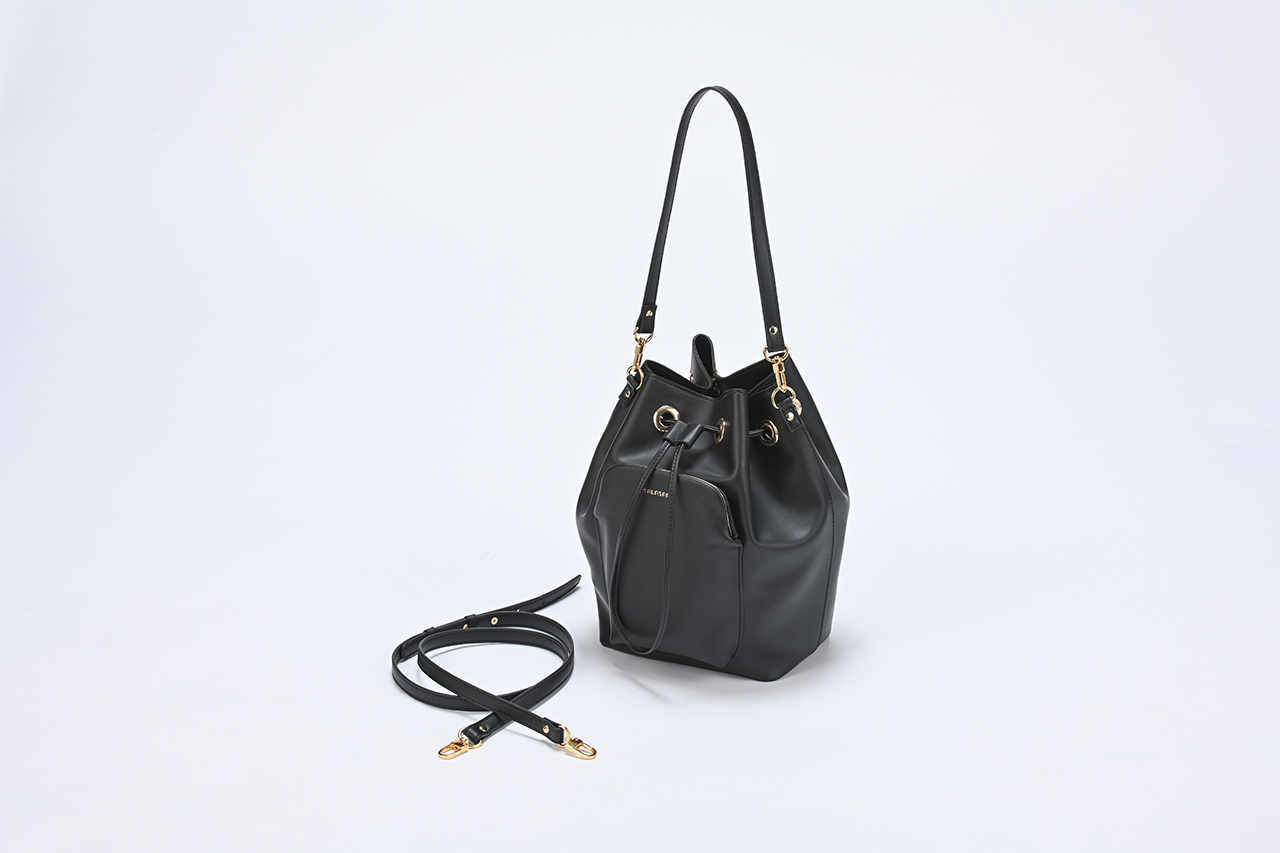 巾着型ショルダーバッグ　廃棄リンゴからうまれたサステナブル素材“アップルレザー”使用(SALASANAさん)のメインイメージ