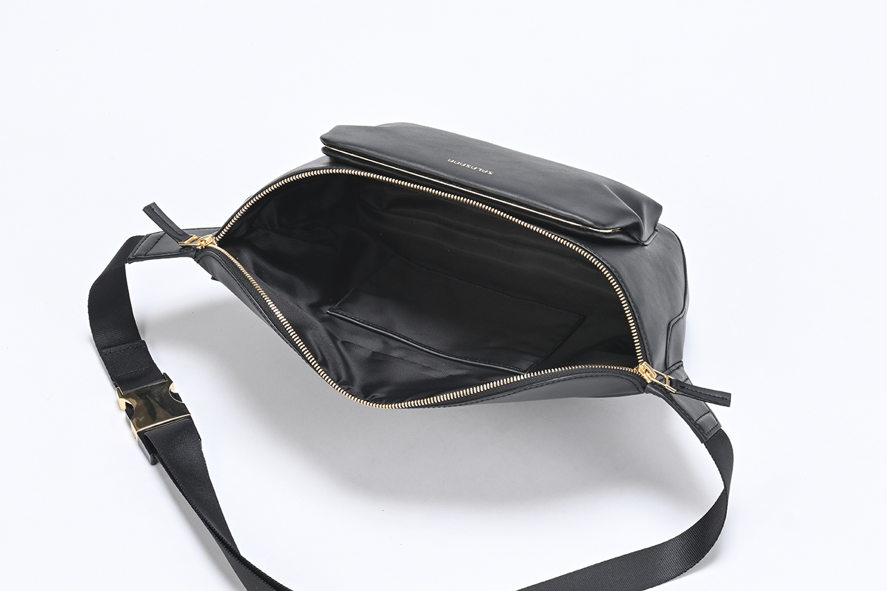 ボディバッグ　廃棄リンゴからうまれたサステナブル素材“アップルレザー”使用(SALASANAさん)のメインイメージ