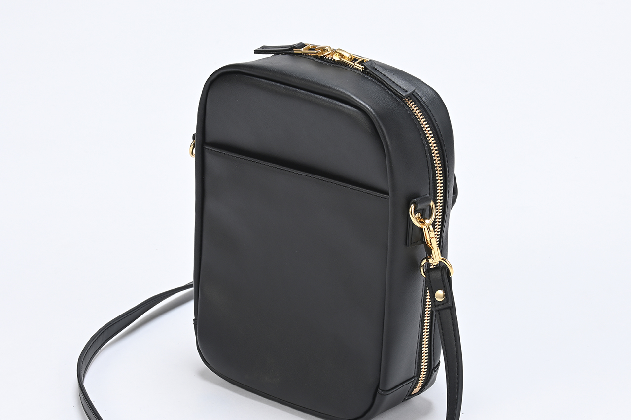 ミニショルダーバッグ　廃棄リンゴからうまれたサステナブル素材“アップルレザー”使用(SALASANAさん)のメインイメージ