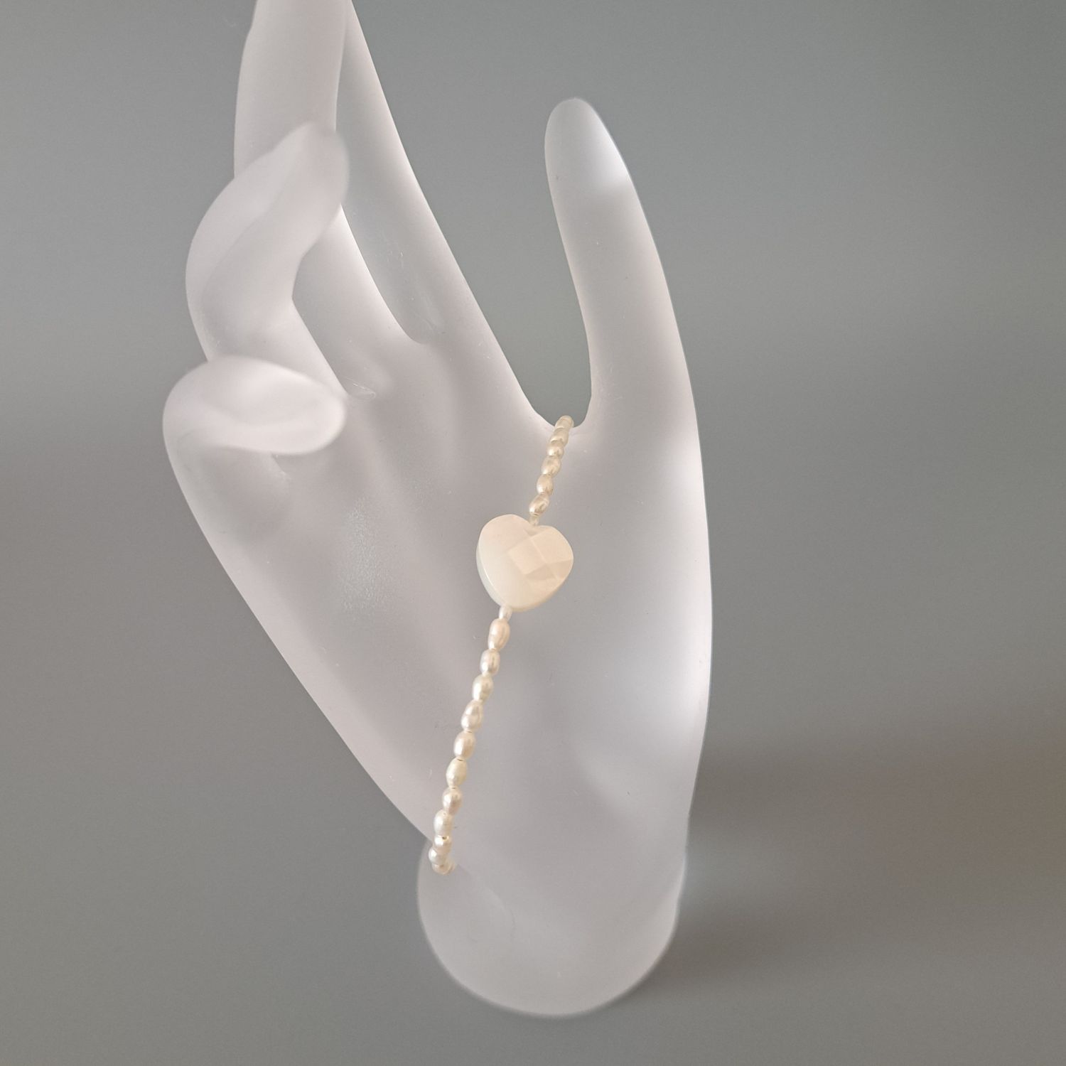 【Heart】ハート 型マザーオブパール×淡水パールブレスレット　MBL706(unupli jewelryさん)のメインイメージ