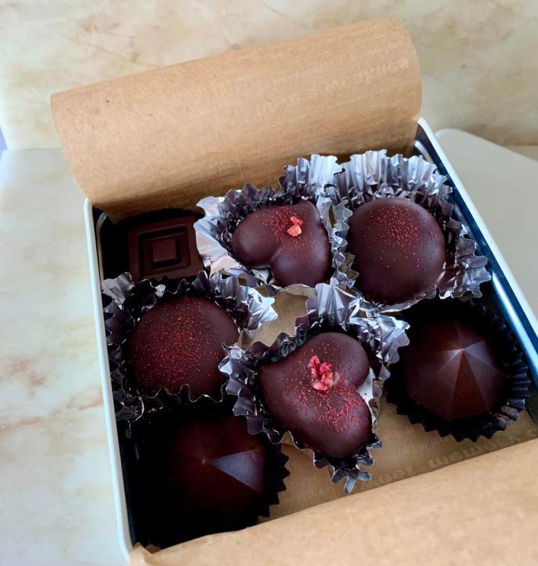 RAWチョコガナッシュボンボン　ロースイーツ　母の日におすすめ☆(Maple Raw -メープル ロー-さん)のメインイメージ