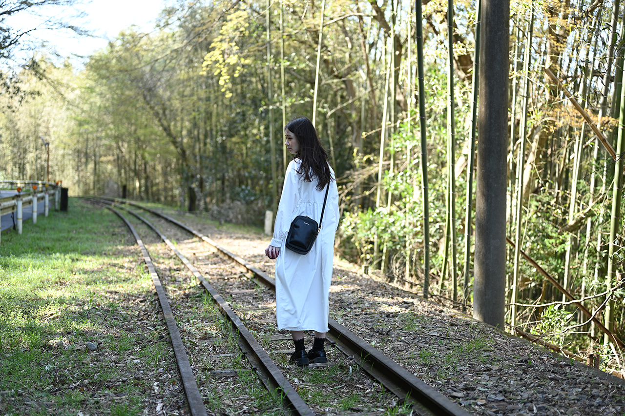 ミニショルダーバッグ　廃棄リンゴからうまれたサステナブル素材“アップルレザー”使用(SALASANAさん)のメインイメージ