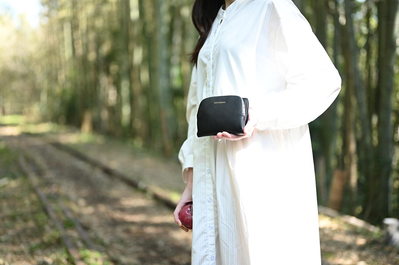 二つ折り財布　廃棄リンゴからうまれたサステナブル素材“アップルレザー”使用(SALASANAさん)のメインイメージ