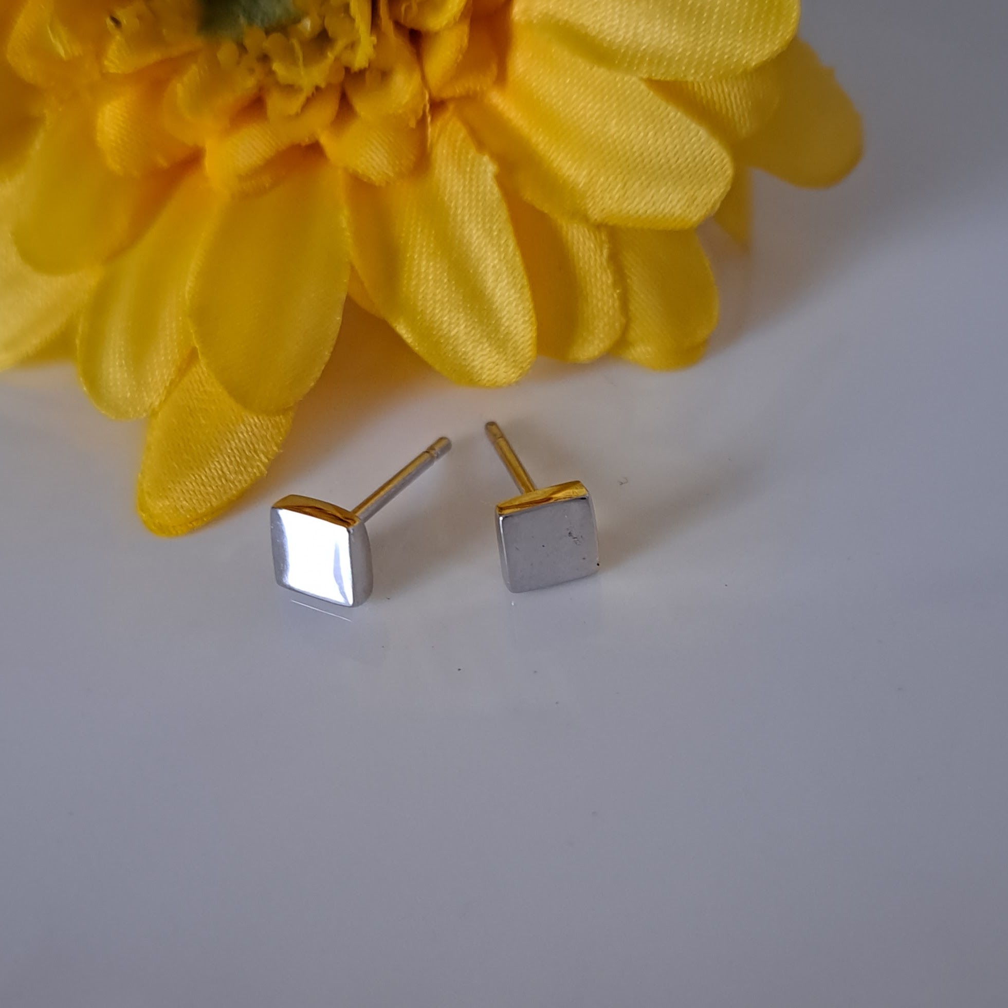 【スクエア】シルバーピアス　APE002(unupli jewelry ‐ウヌプリ ジュエリー‐さん)のメインイメージ